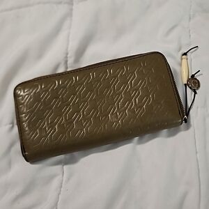 FOSSIL Zip around Grey leather wallet fushia leather interior